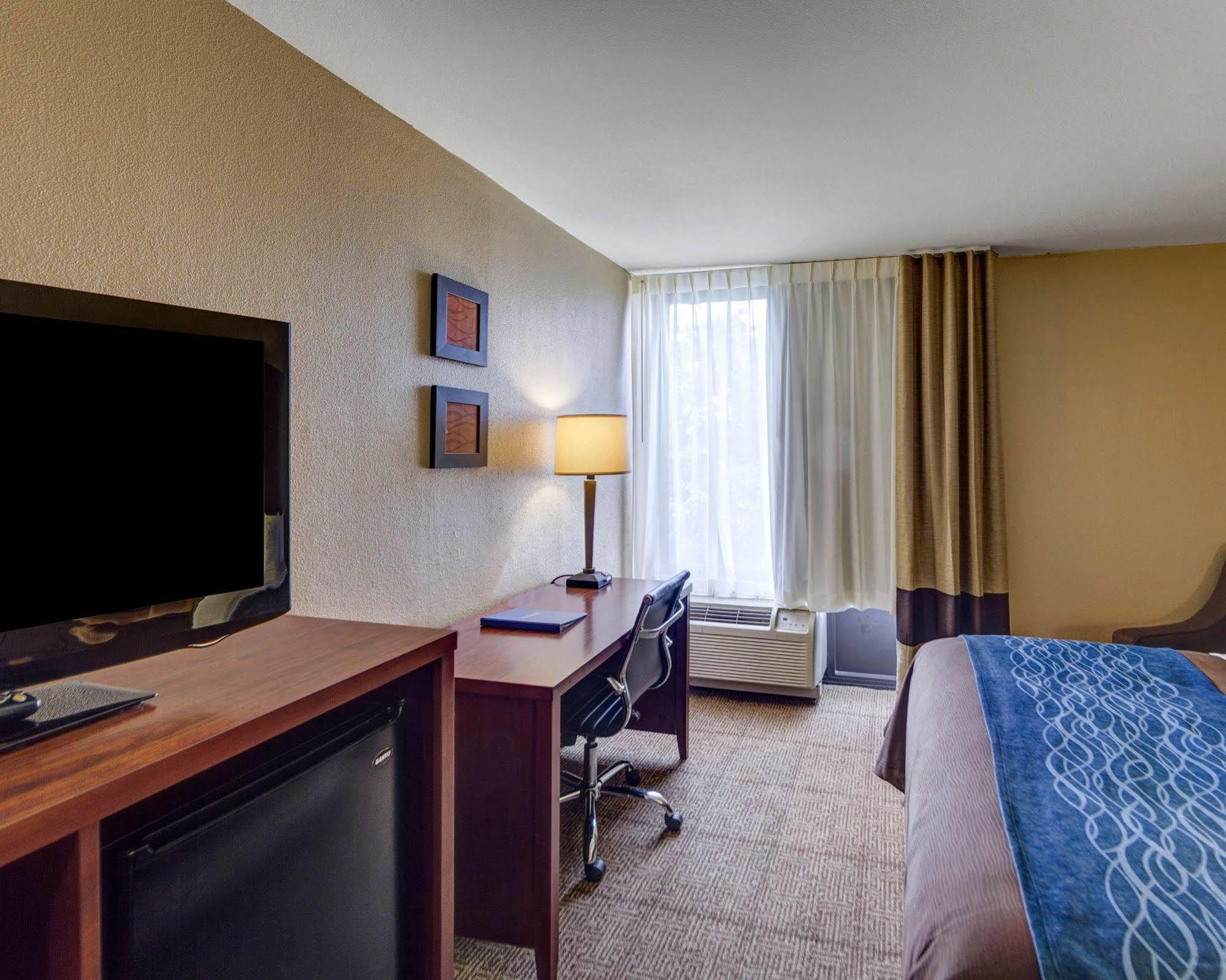 Comfort & East Hotel Plano