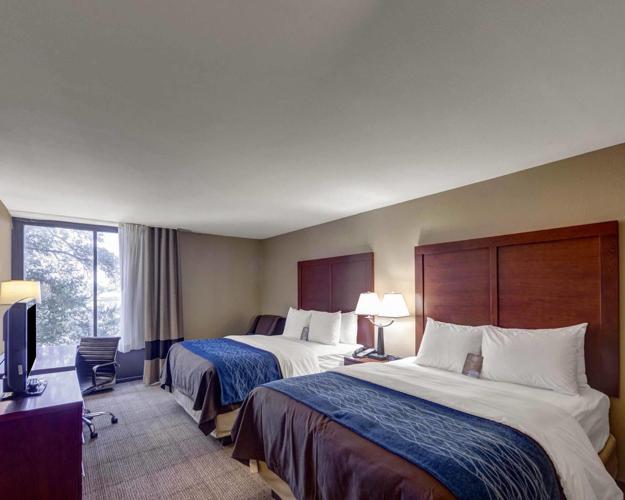 Hotel Comfort & East 2*