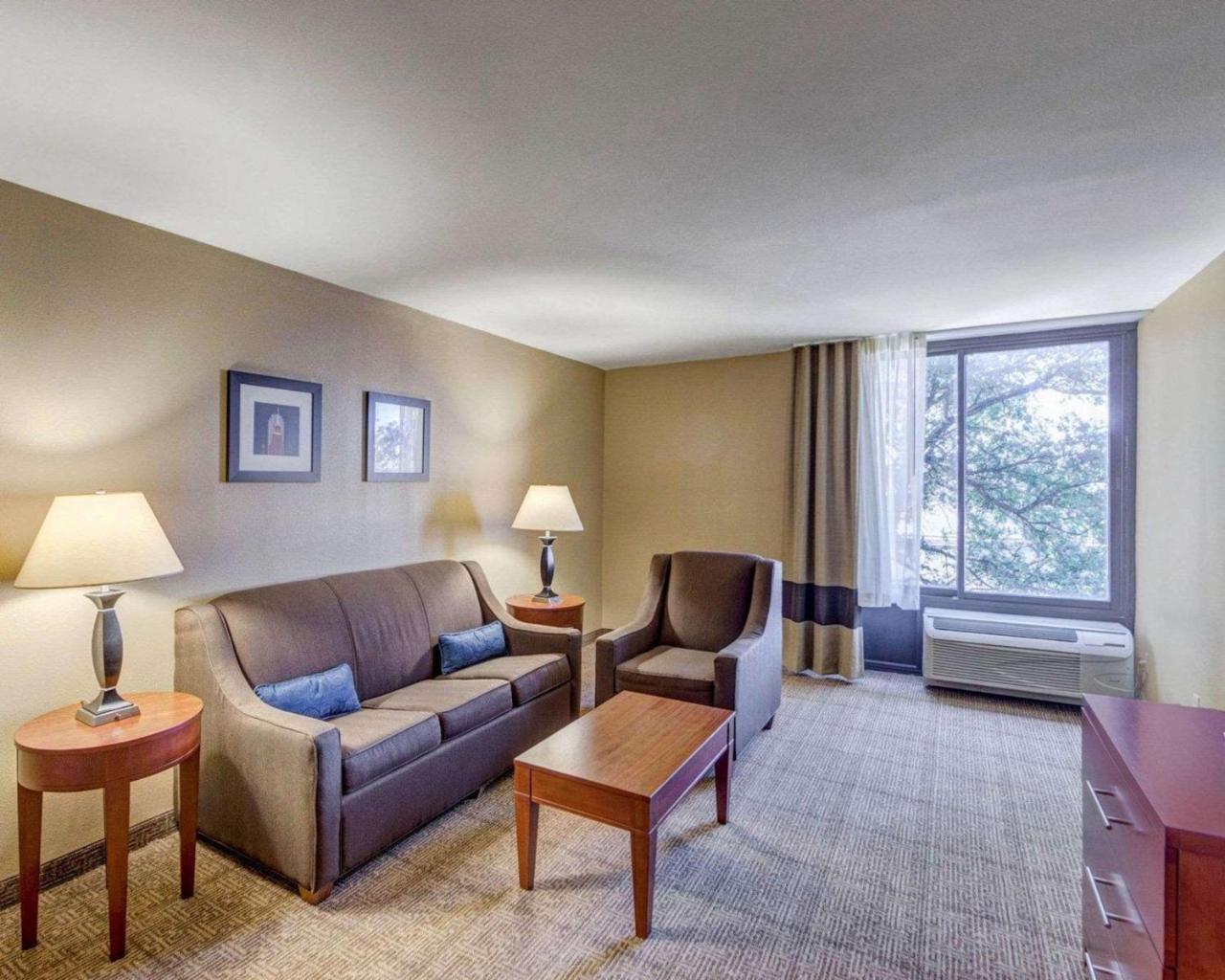 Hotel Comfort & East Plano